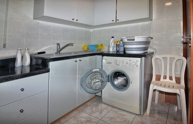 Incredible Large Villa In Paphos Sleeps 14 Children Pool, Jacuzzi, Huge Garden - Foto 14