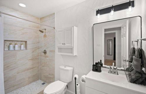 5-BD 2 5-BA Modern Retreat w Games & Hot Tub - Foto 19