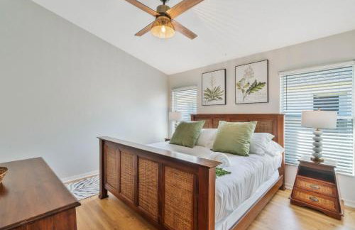 Great Location, gated community, private heated POOL - Foto 28