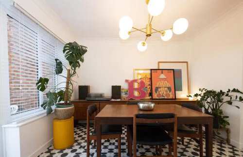 Cosy mid century Stockport with views, dog walks, woodburner - Foto 28