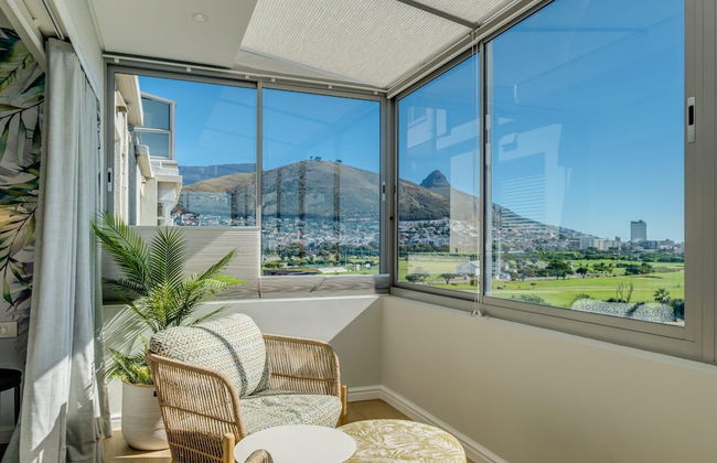Exquisite Mouille Point Apt by Golf Course Serene Suite - Photo 2