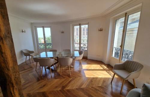 Face château St Germain en Laye, appartement 4 à 6 personnes, 23 min de Paris Champs-Elysées - Foto 3