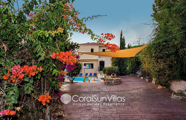 Wonderful Quiet Area, Completely Privacy, Large Private Pool, Colourful Garden - Foto 61