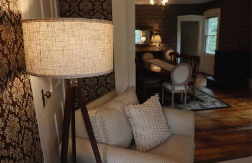 Hillside Haven: Luxe Farm Escape - 5BR-2 King Beds - Foto 5