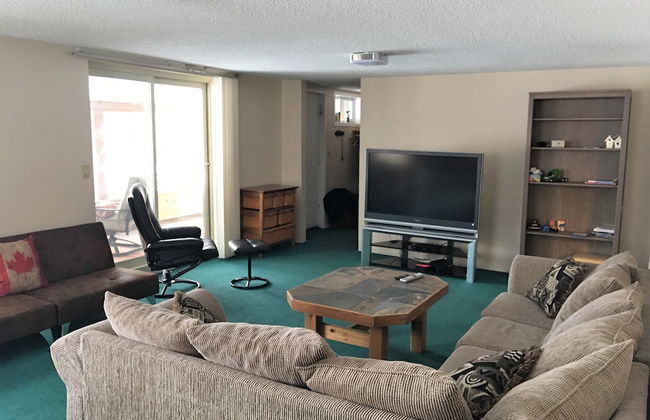 TO Stays - Waterfront Lake House Retreat - Photo 9