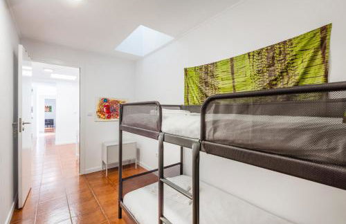 Live, Laugh, Love Beach Guest Home with AC - Foto 76