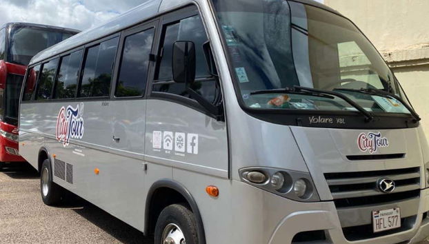 Percorremos o centro de Ciudad del Este de micro-ônibus
