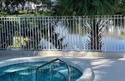 Relaxing Condo with Heated Pool - Foto 17