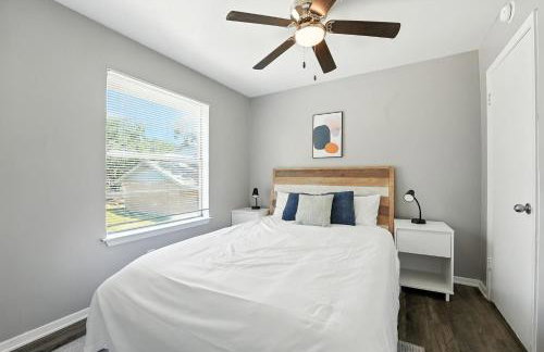 Budget-Friendly 2Bd Apartment I Free Parking - Photo 2