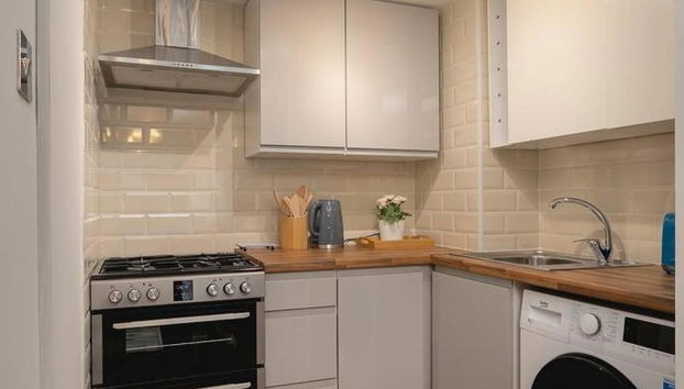 Short Walk to I360 and Beach 5 Condo With Patio - Foto 5, Habitación