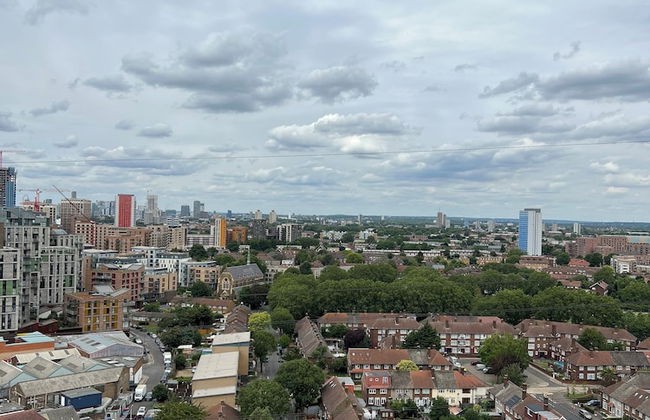 Delightfully Spacious Bright 2bedroom - Photo 22