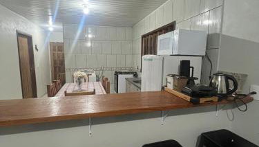 Casa inteira em terreno individual, pet friendly, vaga para 3 carros, wifi, home office - Foto 2