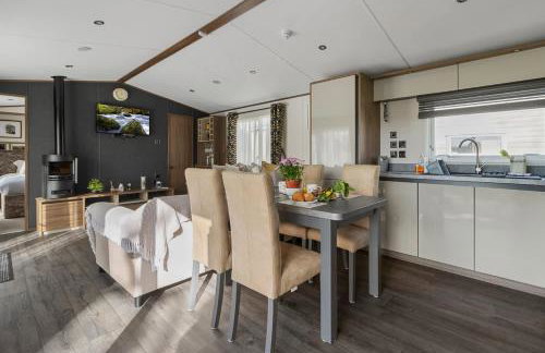 Peaceful Lake Retreat - Fishing Lakes, Heated Outdoor Swimming Pool 500yrds on Sister Park , Pool Open April to September - Foto 15