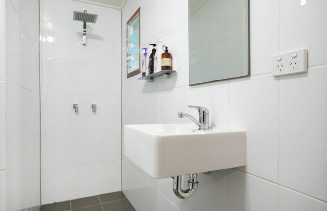 Tropical 3 Bedroom House, Pool plus 4th Bedroom Bungalow - Photo 15