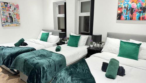 4 bed 4 bath House with Free Parking, 5 Mins to LFC and 15 Mins to City Centre - Foto 2