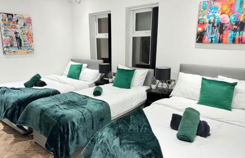 4 bed 4 bath House with Free Parking, 5 Mins to LFC and 15 Mins to City Centre - Foto 2