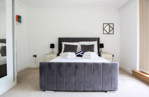 Hot Tub/Football Court/Sleeps 12/Luxury Villa - Photo 41