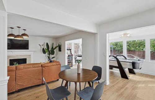 5BR w Backyard Paradise Pool Cinema Games - Foto 18