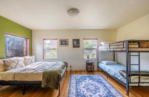 Cozy 2BR Home Near UNR with Large Deck & Parking - Foto 19
