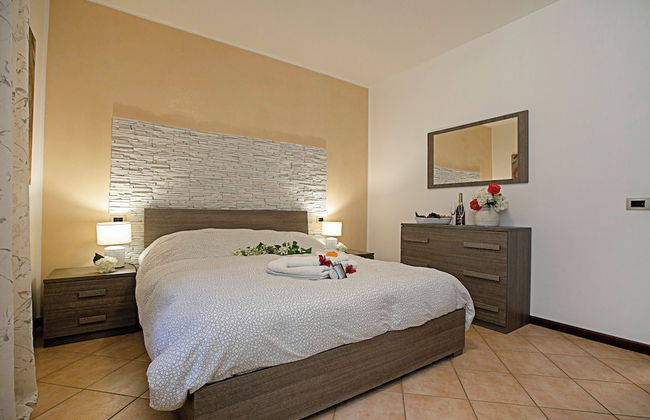 Borgo Degli Ulivi shared pool- 200m lake - Foto 3