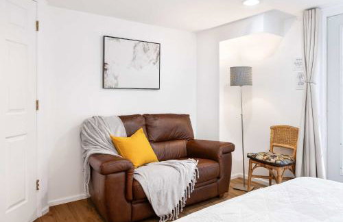 Artist 750sqft 2BR Basement Maple Leaf Park - Foto 15