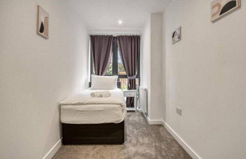 3-Bed, 2-Bath Wembley Apartment with Free Parking - Foto 25