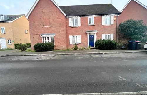 Spacious 4-Bedroom Home Canterbury with Free Parking - Foto 4