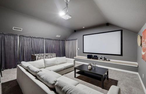 Stylish Spacious Convenient - 6-BD 2 5-BA + Pool - Foto 17