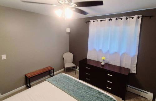 Ultra Comfy, Spotless & Spacious, Private Home in Boyne, Dogs Ok, Walk to Town - Foto 27