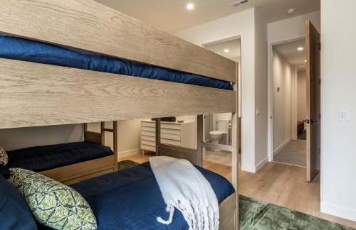 New Luxury Free Standing 4BR 4 and a halfBA Home Obsidian Reserve #146 Priv Hot Tub, 2-Car Garage Great Views - Foto 39