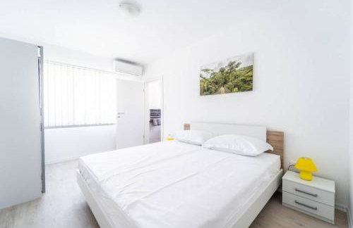 Villa Pavicini - with heated pool - Photo 14