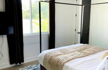 Stylish Retreat - Close to Downtown - Open Layout - Foto 12