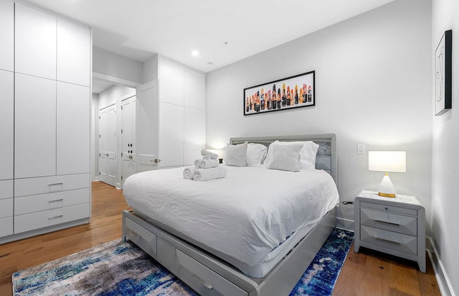 Stylish Midtown Home w Rooftop Views by Silverx - Foto 4