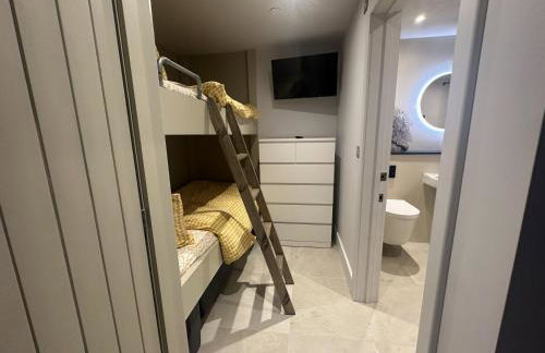 Beudy at Pentrecelyn - a gorgeous barn conversion with hot tub - Foto 13