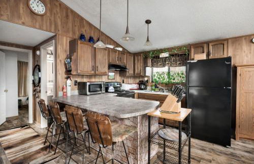 Zen Vibe w Fireplace Grill Deck & Screened Porch - Foto 17