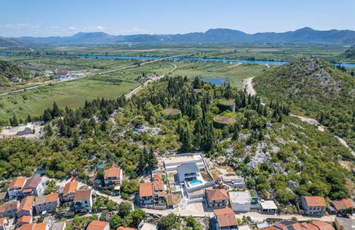 Familiy Villa Navis with heated pool - Photo 11