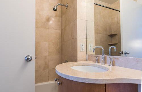 Bright 2 Bedrooms 2 Bathrooms Unit - Foto 29