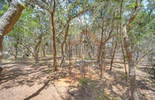 Horse Thief Inn Cabin Retreat with Deck and Hot Tub! - Foto 31