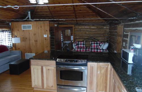 The Hideout - Cute and Quiet Rustic Cabin! - Foto 21