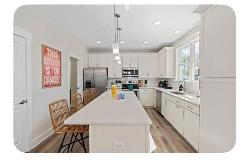 Brand New 3 Bed 3 Bath Modern Home in Downtown - Foto 2