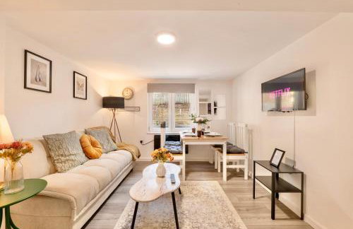 Large One Bedroom Apartments Southsea Sleeps 3 - Free Parking - Foto 7