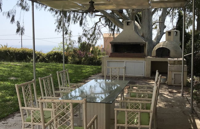 Absolute Villa by Stylish Stays - Photo 34