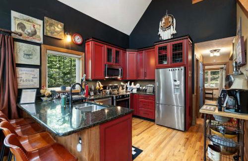 Rustic A-Frame Chalet with Hot Tub & Scenic Views in Mount Jackson, Virginia - Photo 11