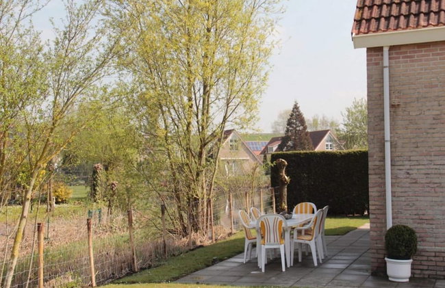 Appealing Bungalow With Garden - Photo 39