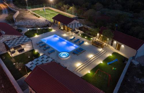 Promina luxury villa with 72sqm Heated Pool, Jacuzzi, Infrared Sauna, Tennis court, Media room - Foto 42