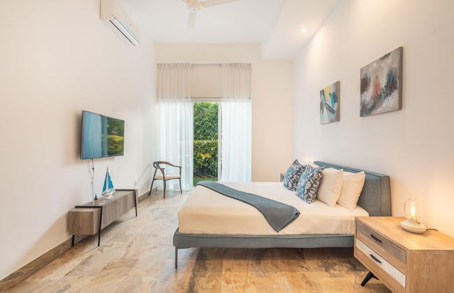 Spacious Villa w Pool Garden Views - Photo 23