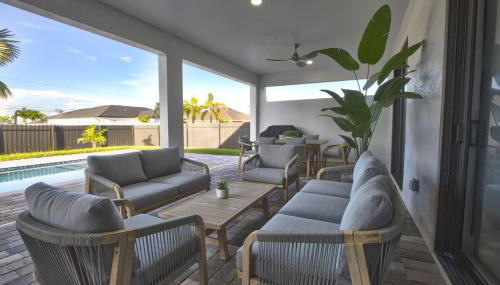 KING BED - FREE Pool Heat - 85 in TV - 4BR Villa - Foto 2