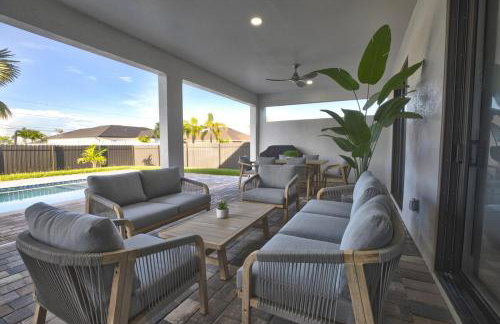 KING BED - FREE Pool Heat - 85 in TV - 4BR Villa - Foto 2
