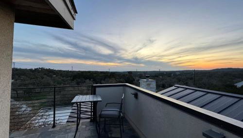 Upscale Modern Hill Country Home! Has it ALL! - Foto 5