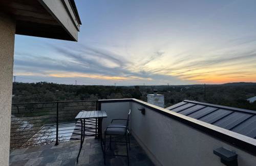 Upscale Modern Hill Country Home! Has it ALL! - Foto 5